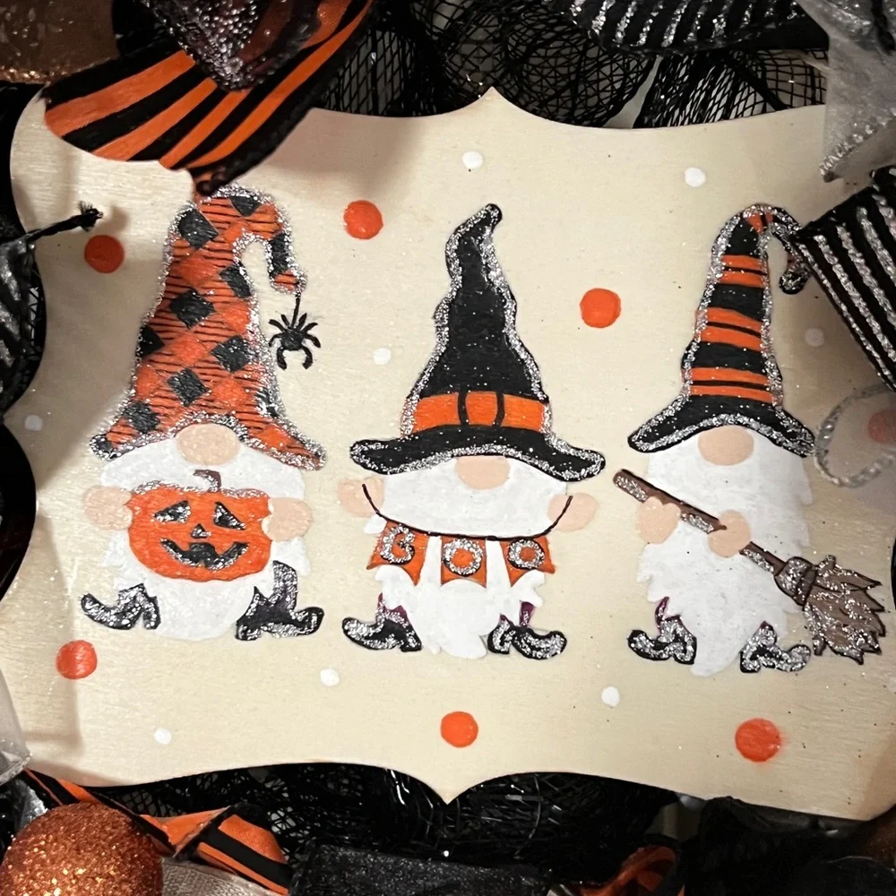 13 inch Halloween Ribbon Wreath Black & Linen Gnome MW12